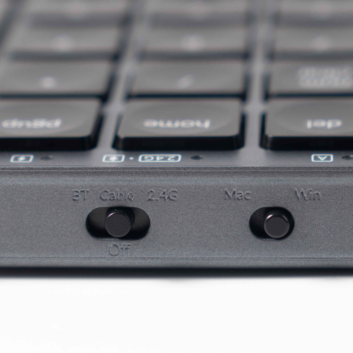 Paket Sleeves Keychron B2 Pro Ultra-Slim Wireless Keyboard with Numpad - supports 2.4 GHz, Bluetooth, and a wired connection