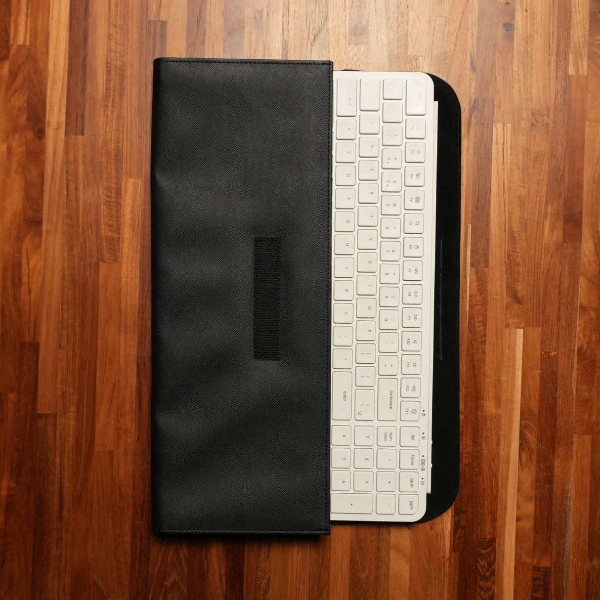 Paket Sleeves Keychron B2 Pro Ultra-Slim Wireless Keyboard with Numpad - supports 2.4 GHz, Bluetooth, and a wired connection